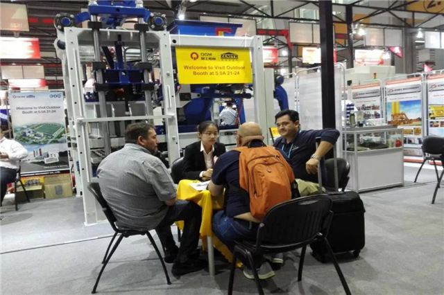 六角護坡磚制磚機