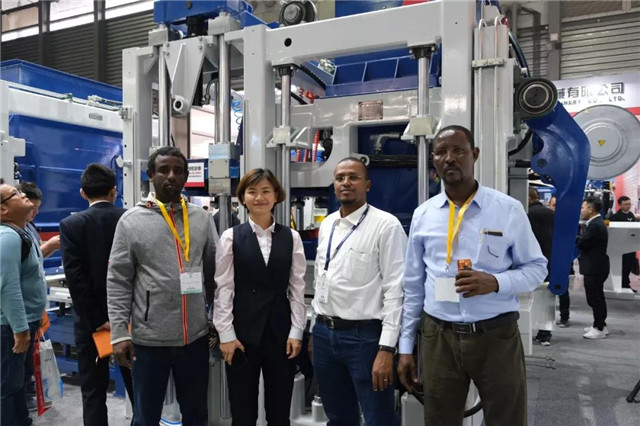  路沿便道設(shè)備