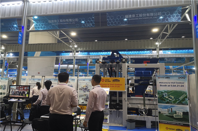 水泥制磚機(jī)解決建筑垃圾污染問題的好幫手