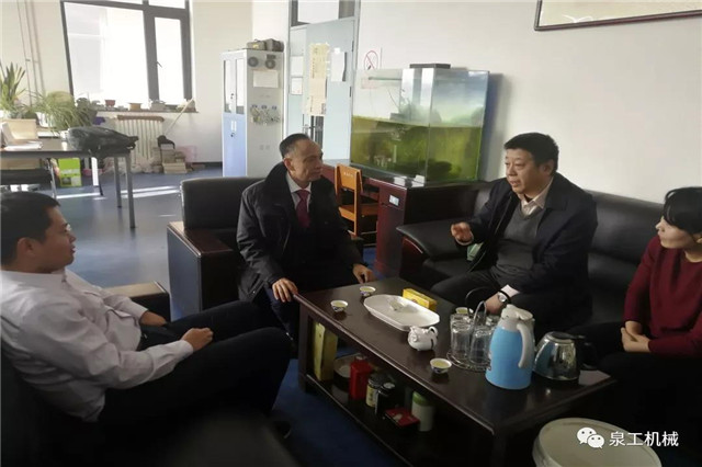 這個(gè)屬于路緣石磚機(jī)的時(shí)代已經(jīng)到來(lái)啦