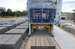 潮濕天氣如何維護免燒制磚機？